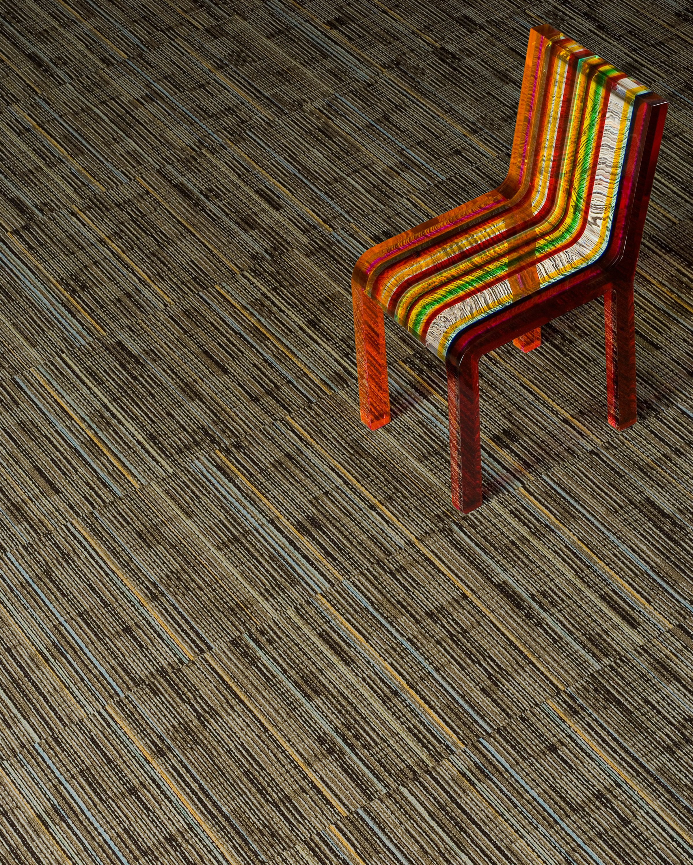 Interface Santiago Colores carpet tile with chair imagen número 1